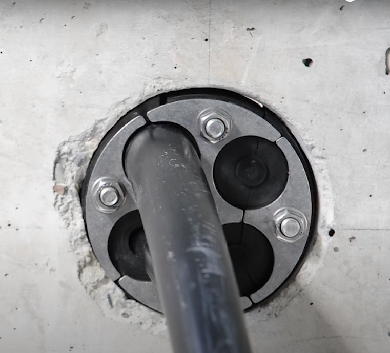Ringraumdichtung mit Segmentringtechnik 100 mm, für 4 Kabel/Rohre von 8-30 mm HRD100 SG
